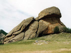 テレルジへ行くと必ず訪れる亀の形をした亀岩