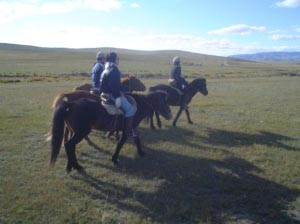 乗馬でホスタイ国立公園を目指します!