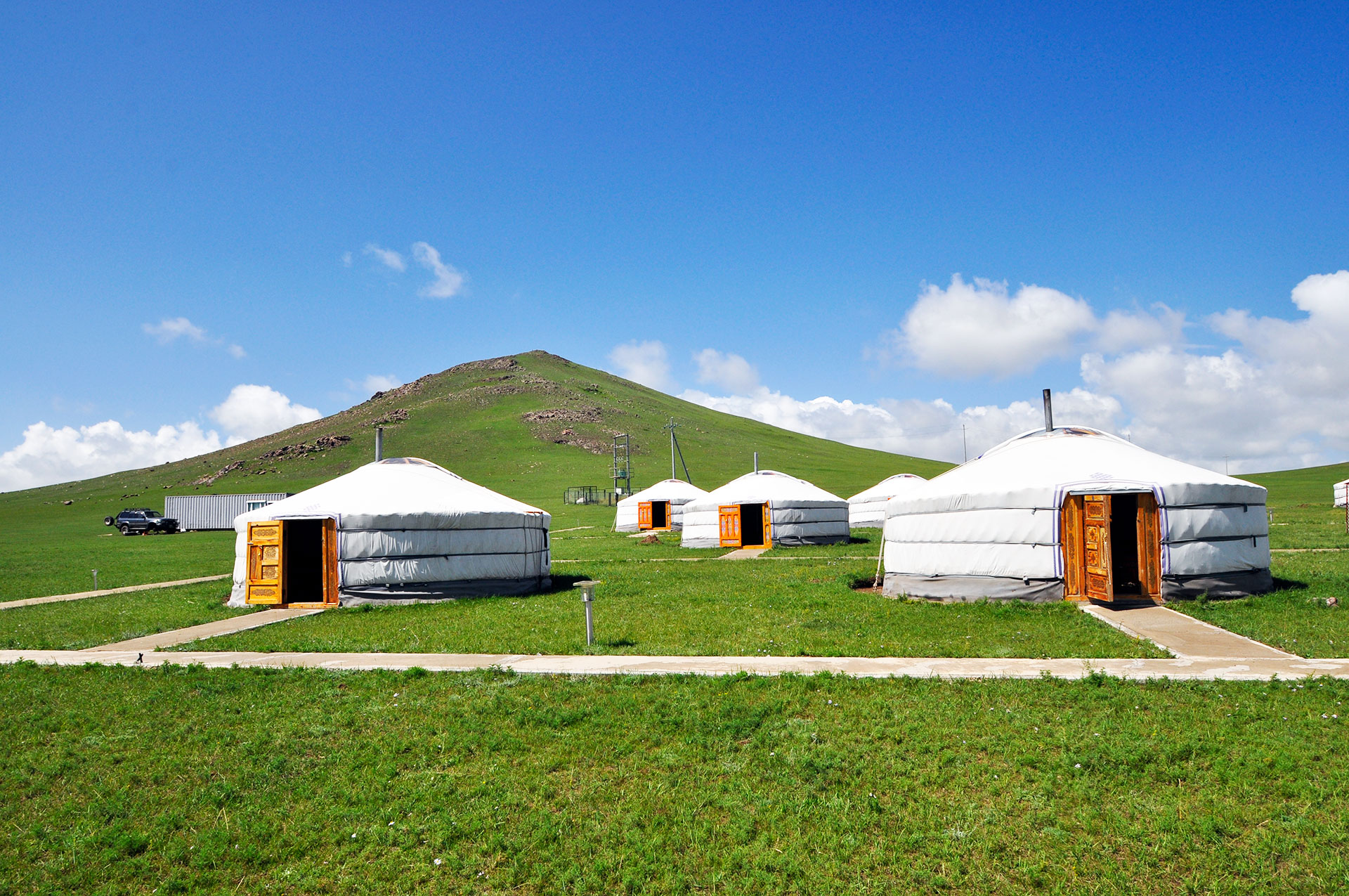 大草原のツーリストキャンプ・ゲルに滞在！夜晴れていれば、満天の星空。天の川はもちろん！流れ星も人工衛星も見えるかも！